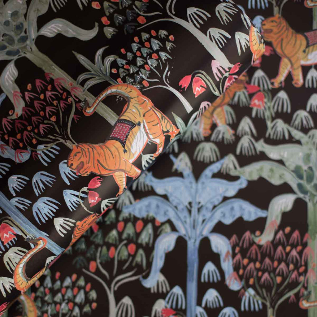 Peel + Stick Tigris Wallpaper in Onyx by Justina Blakeney® 1 Roll Jungalow® Wallpaper