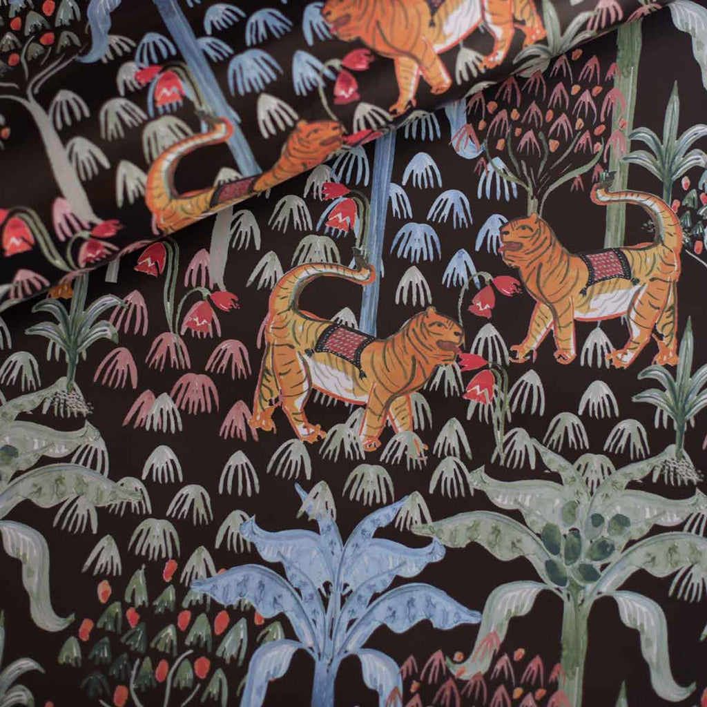 Tigris Wallpaper in Onyx by Justina Blakeney® - Sure Strip Sample Jungalow® Wallpaper